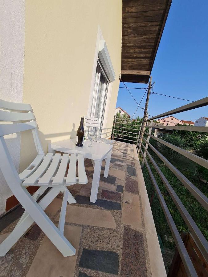 Apartmani Lovre I Zara Exterior photo