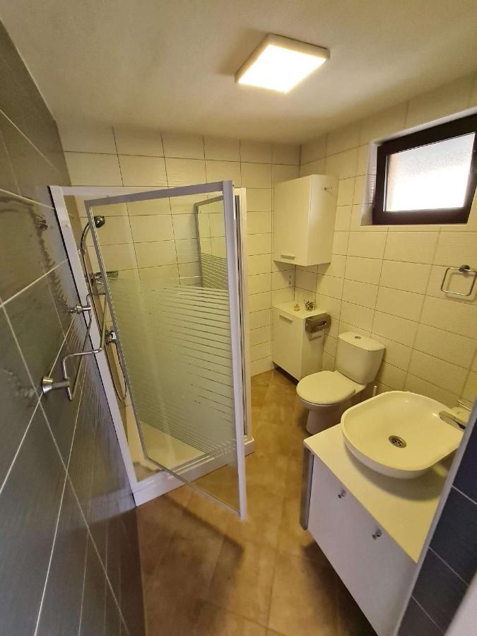 Apartmani Lovre I Zara Exterior photo