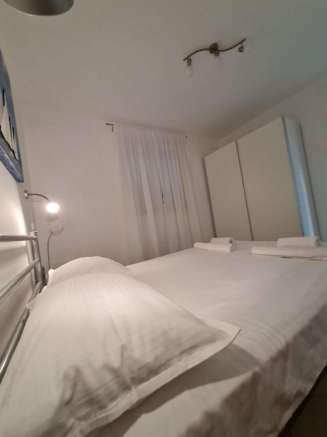 Apartmani Lovre I Zara Exterior photo