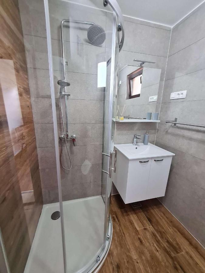 Apartmani Lovre I Zara Exterior photo