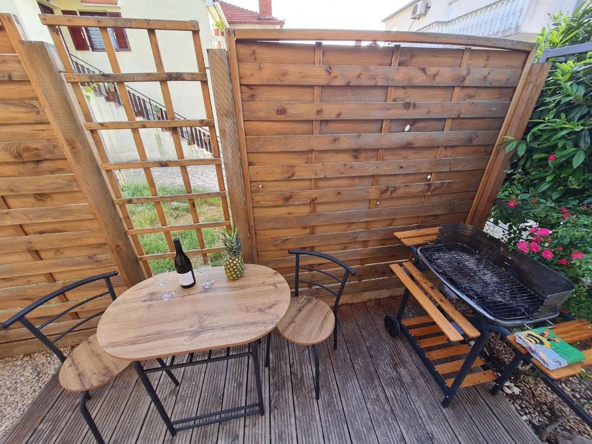 Apartmani Lovre I Zara Exterior photo