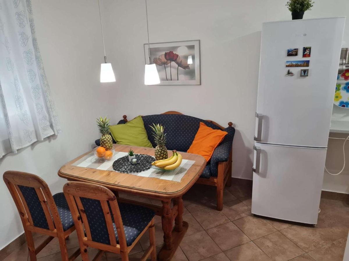 Apartmani Lovre I Zara Exterior photo