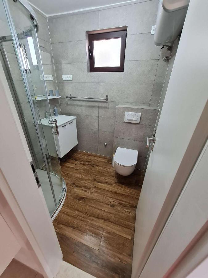 Apartmani Lovre I Zara Exterior photo