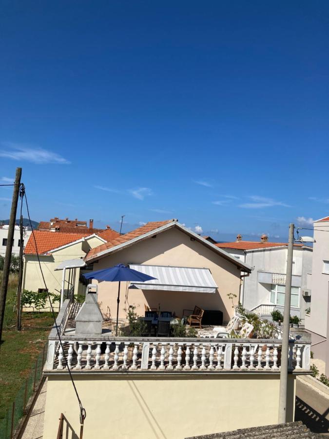 Apartmani Lovre I Zara Exterior photo